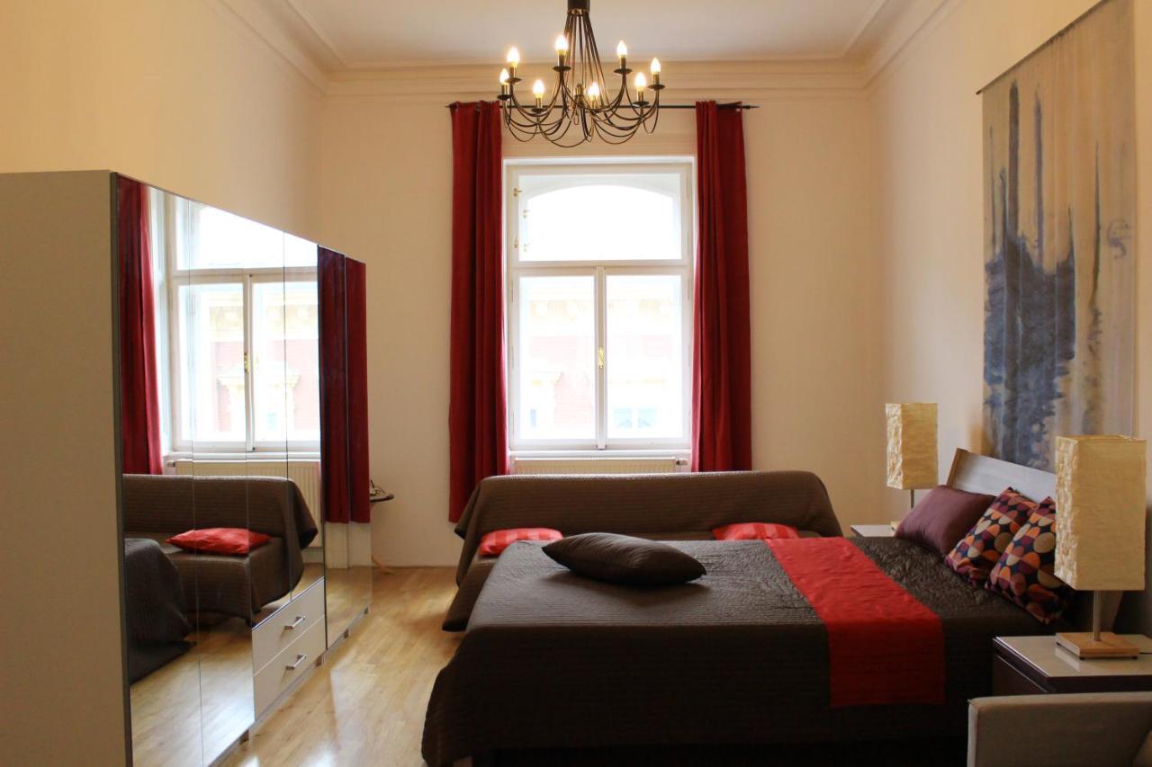 Beautiful Apartments In The City Center Prag Exteriör bild